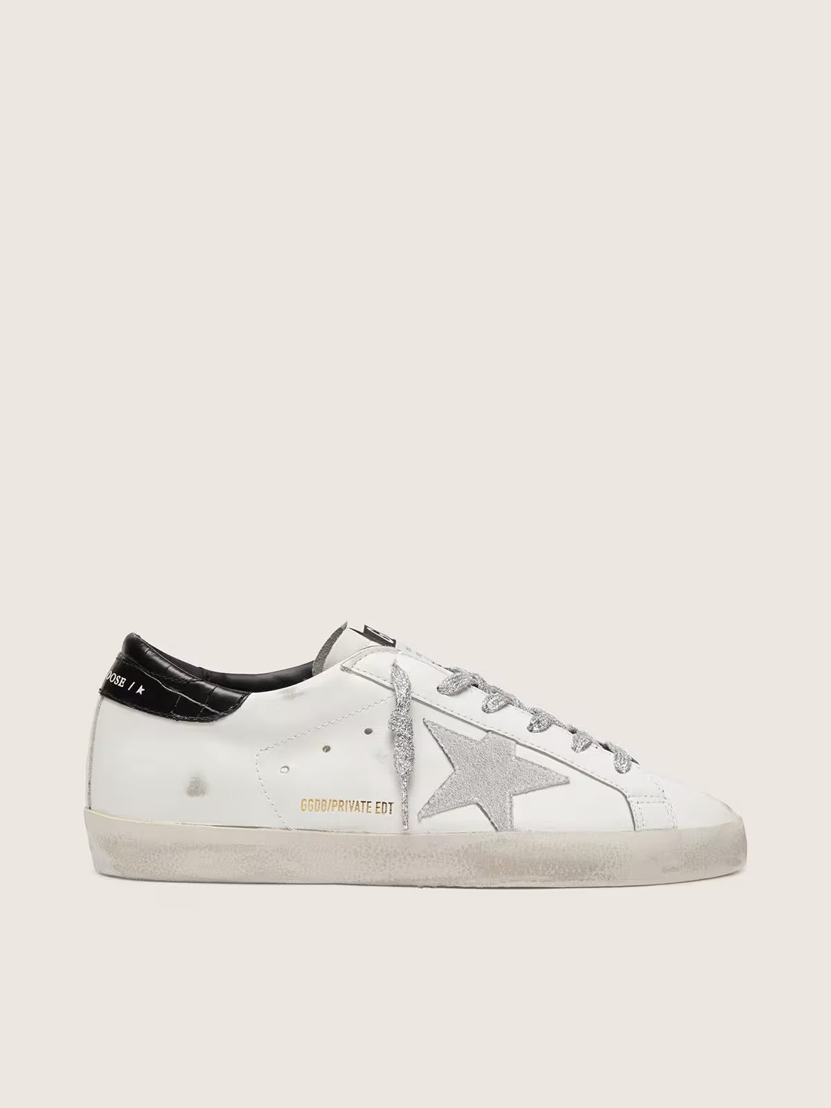 Super-Star pour femme avec étoile en daim blanc et contrefort en cuir croco noir